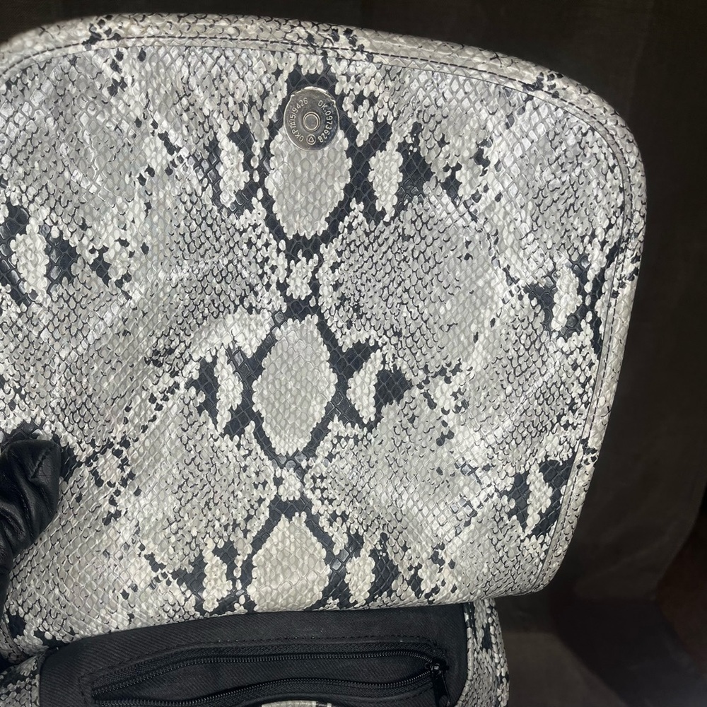 EUC Nine West Imitation Python print crossbody Bag - image 6